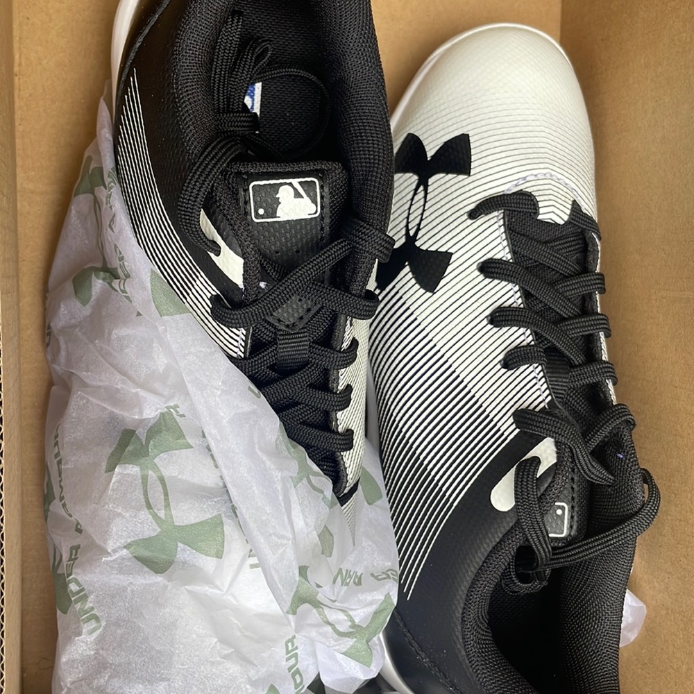 Boys new baseball cleats